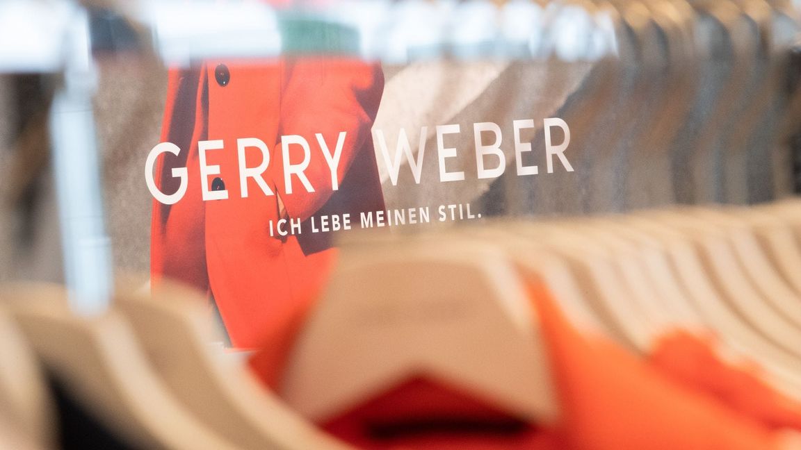 Gerry-Weber-Mode an einem Kleiderbügel - die Modemarke wird es auch künftig geben, die Gerry-Weber-Shops hingegen nicht mehr.