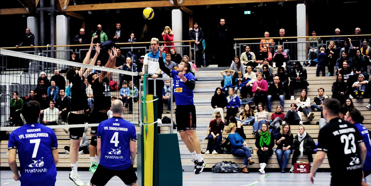 Sven Metzger in Aktion - hier im Heimspiel in der Sporthalle Stadtmitte gegen Ulm.Bild: Photostampe/A