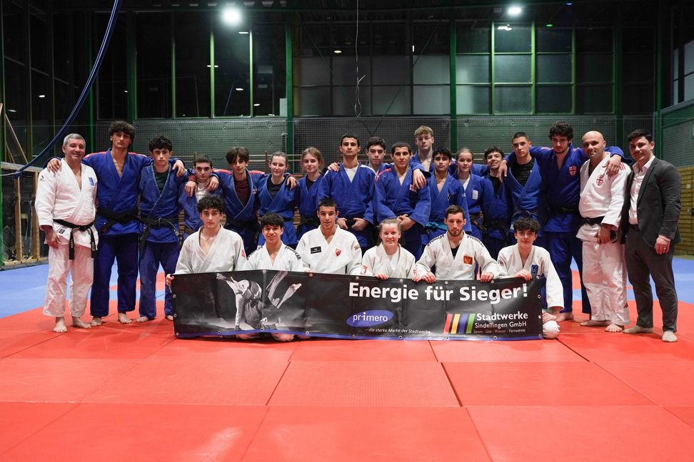Gemeinsames Gruppenbild in der Sindelfinger Judohalle.