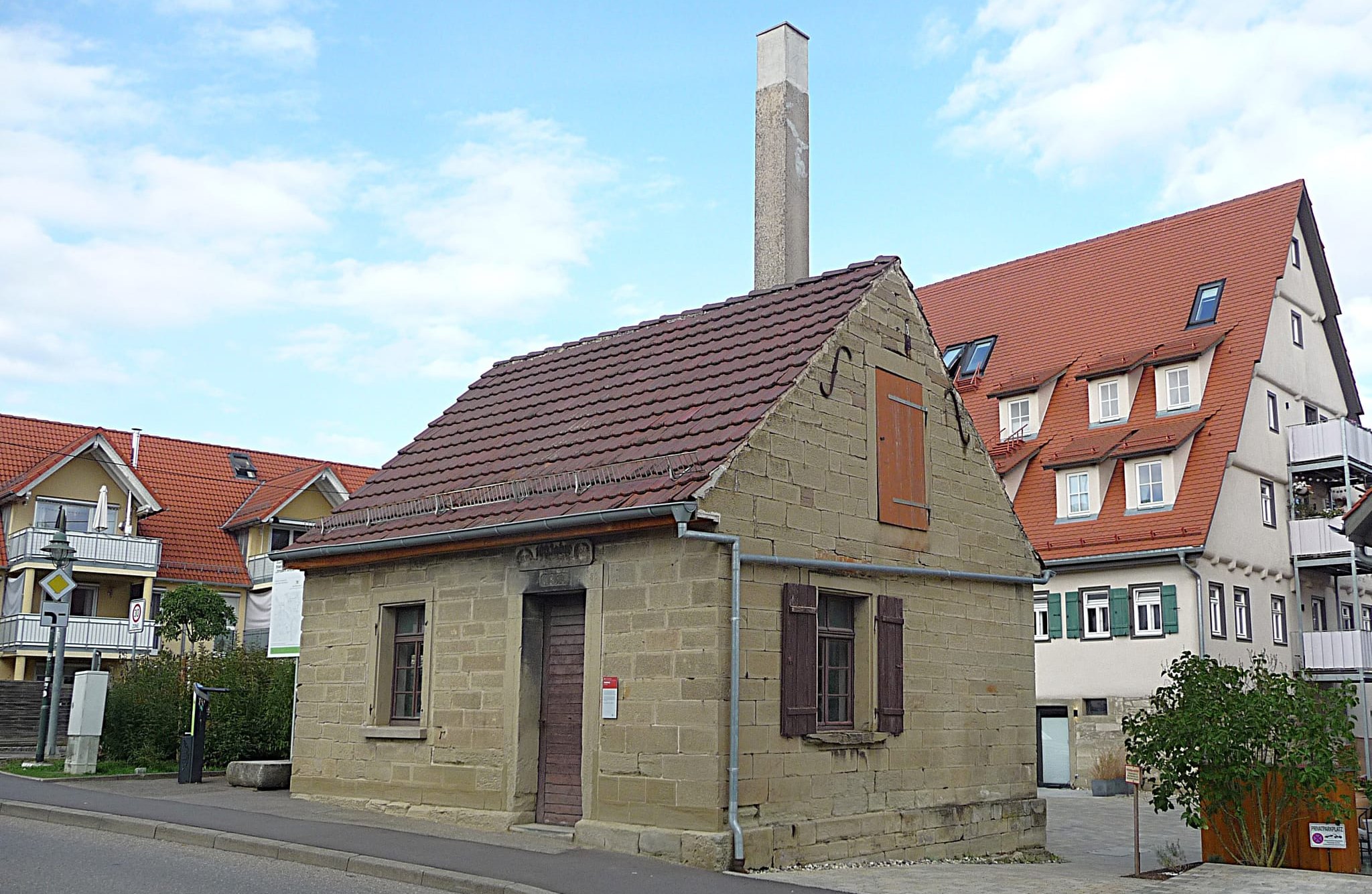 Der Siegerentwurf sieht vor, das Backhaus aus dem Jahr 1852 vom Kaffeeberg an den Dorfplatz zu versetzen.