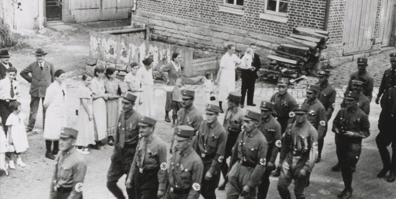 Die SA (Sturmabteilung) bei einem Festumzug in Dagersheim, 1930er Jahre.