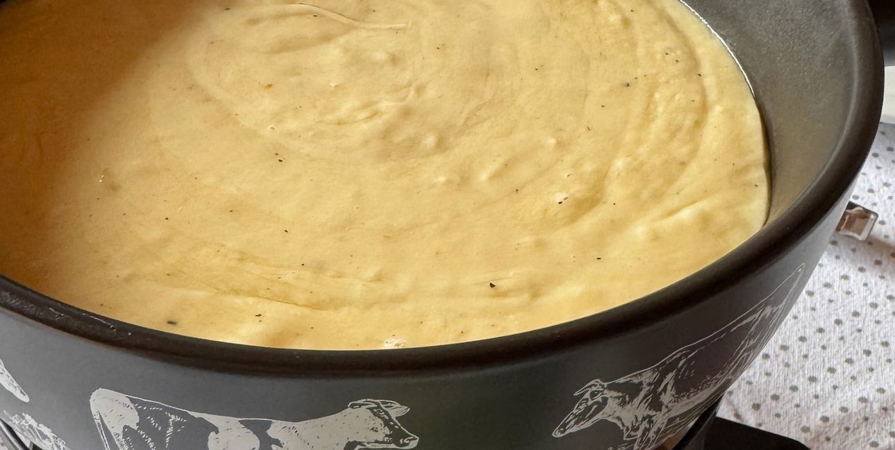 Das Käsefondue gilt als die älteste Art und Ursprungs des Fondues.