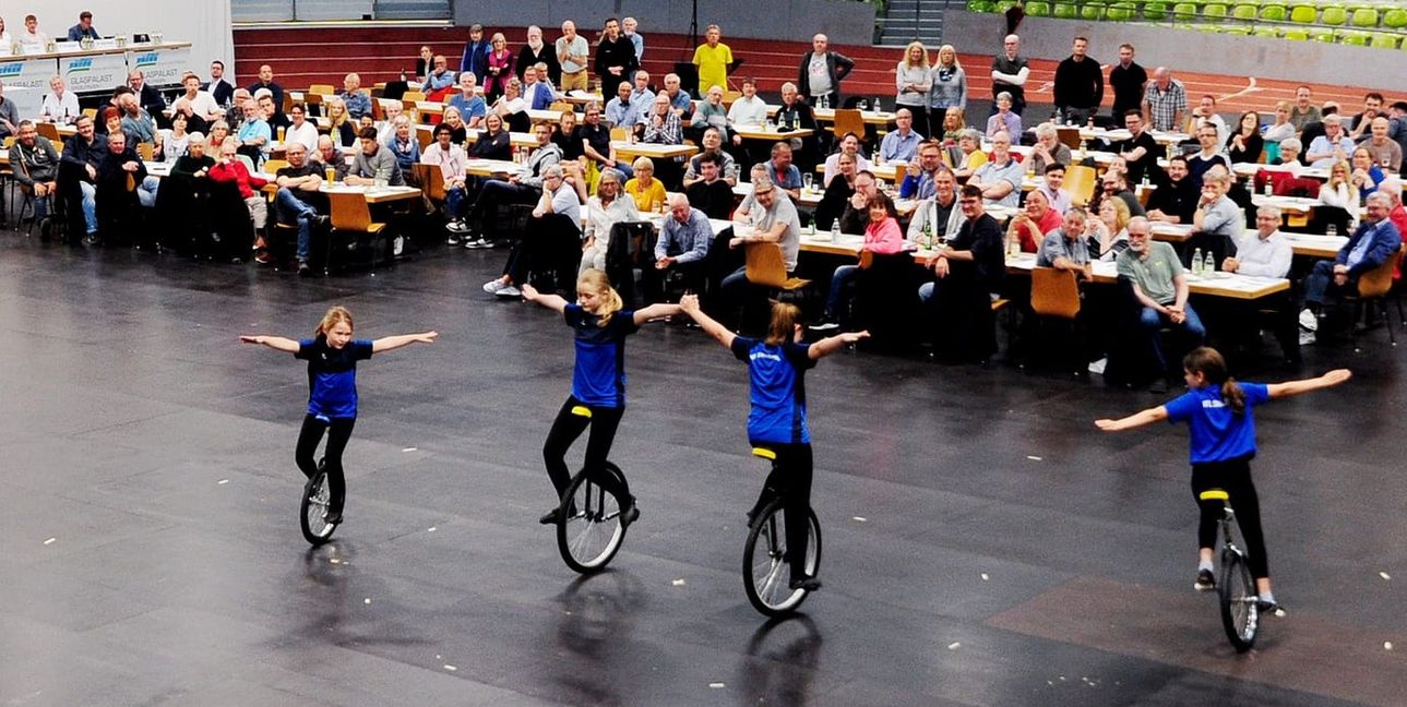 Die Radportler zeigen bei der Delegiertenversammlung, was sie drauf haben.