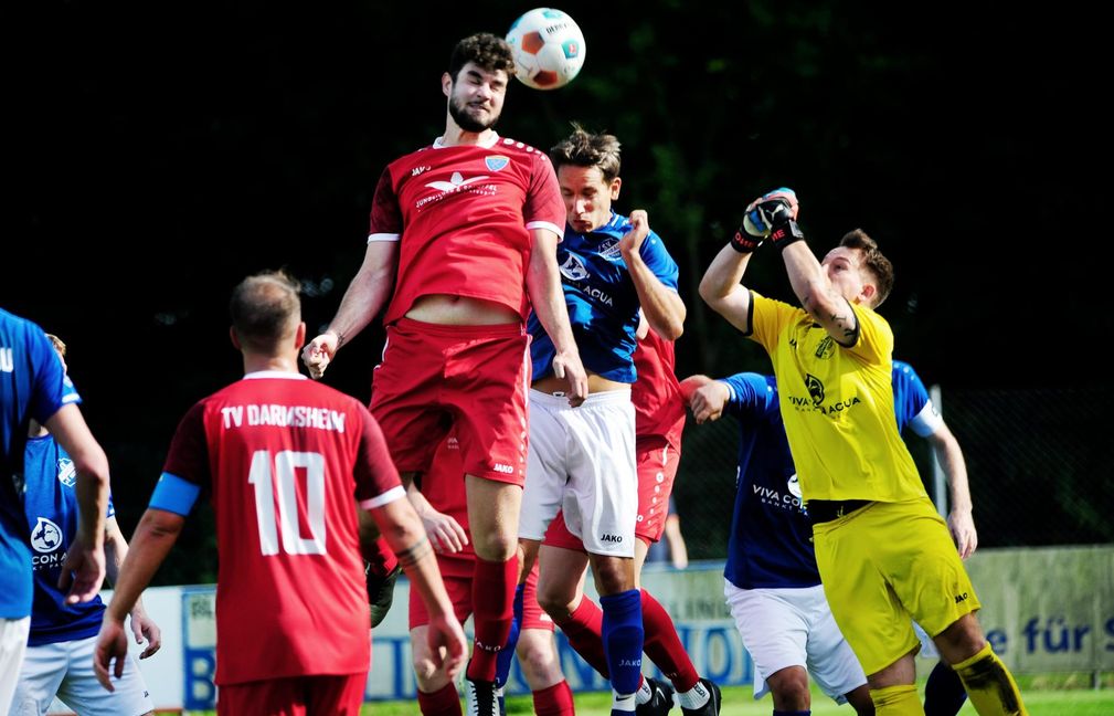 Packendes Duell zwischen dem TV Darmsheim und dem SV Rohrau.