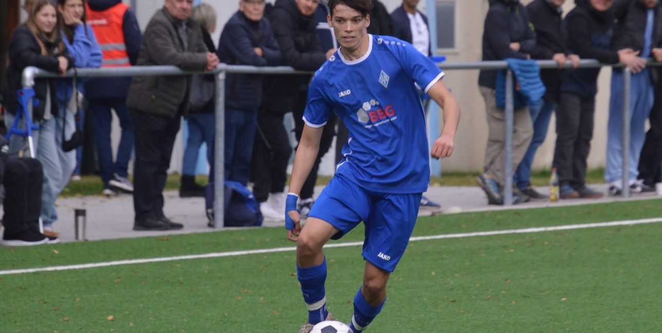 Felipe Arellano Torres ist einer von drei Böblingern, die in dieser Woche krankheitsbedingt kürzertreten mussten und damit für das Heimspiel gegen die SG Bettringen auszufallen drohenBild: Zvizdiç