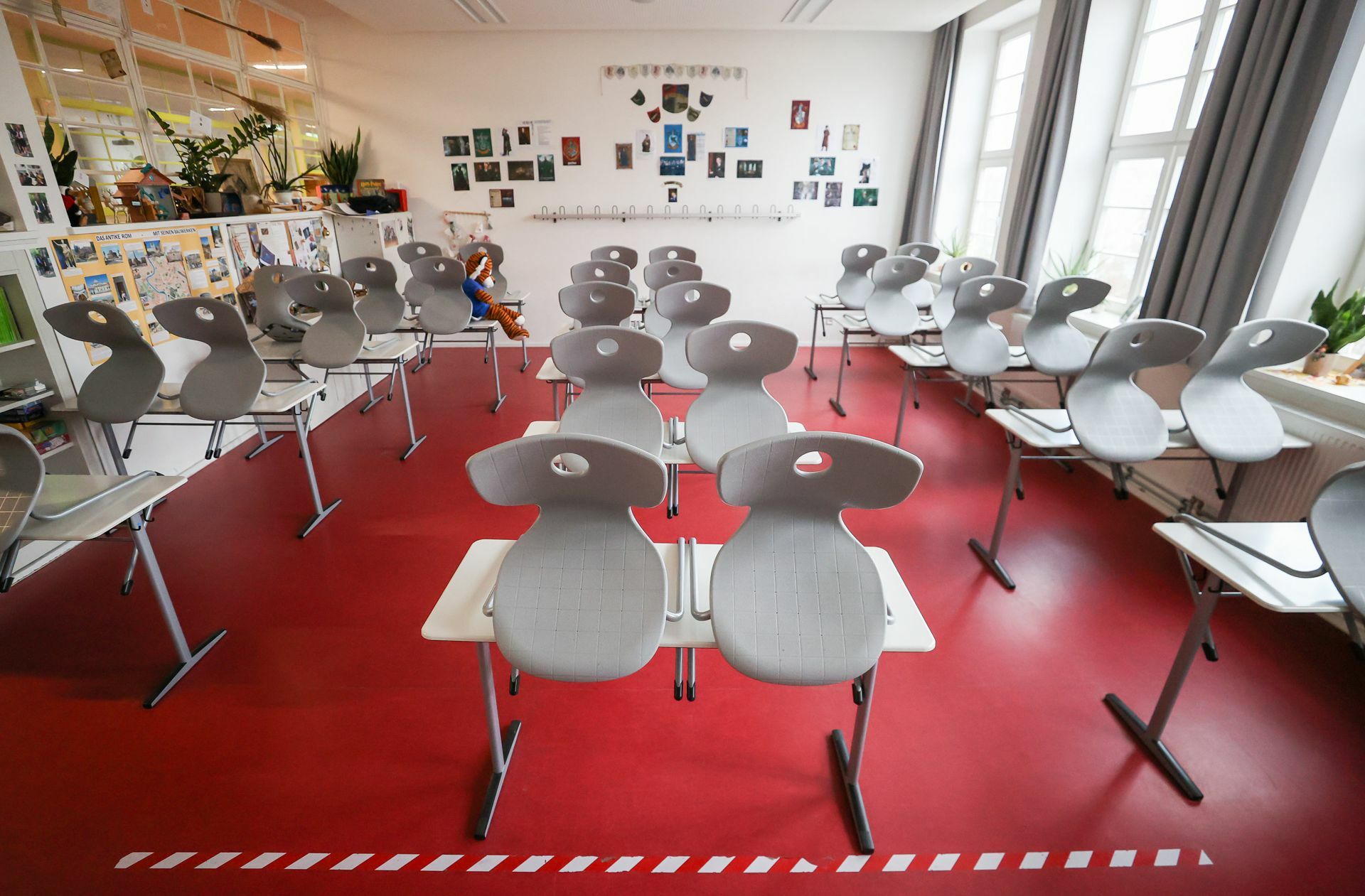 Schulen sind weiterhin zu und auch in der Notbetreuung sind durchschnittlich nur wenige Kinder. Foto: dpa/Jan Woitas