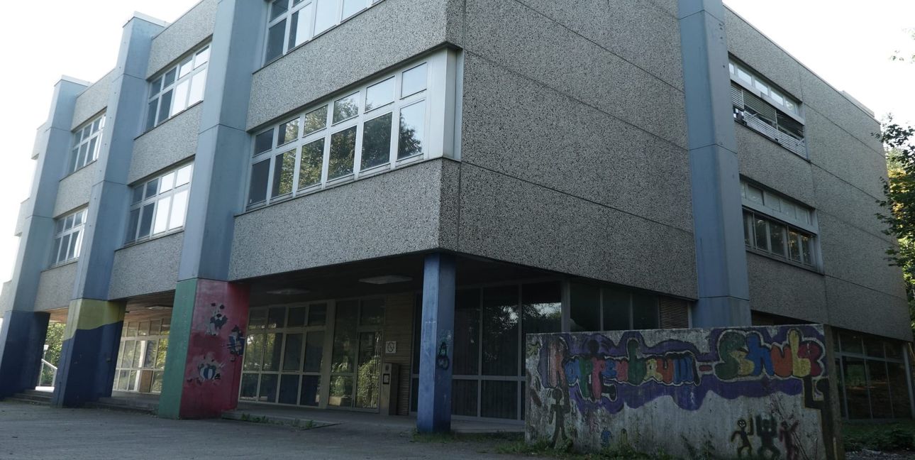 Der Abriss der alten Rappenbaumschule ist seit 2021 beschlossen und soll im nächsten Winter 2025 endlich beginnen.