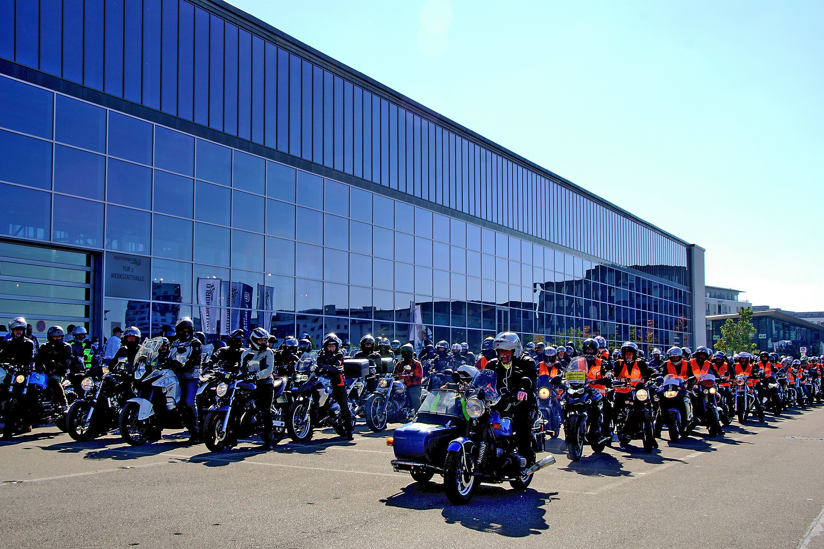 Am Sonntag startet um 14 Uhr von der Motorworld die Gedenkfahrt für verunglückte Motorradfahrer. Bild: Dettenmeyer/A