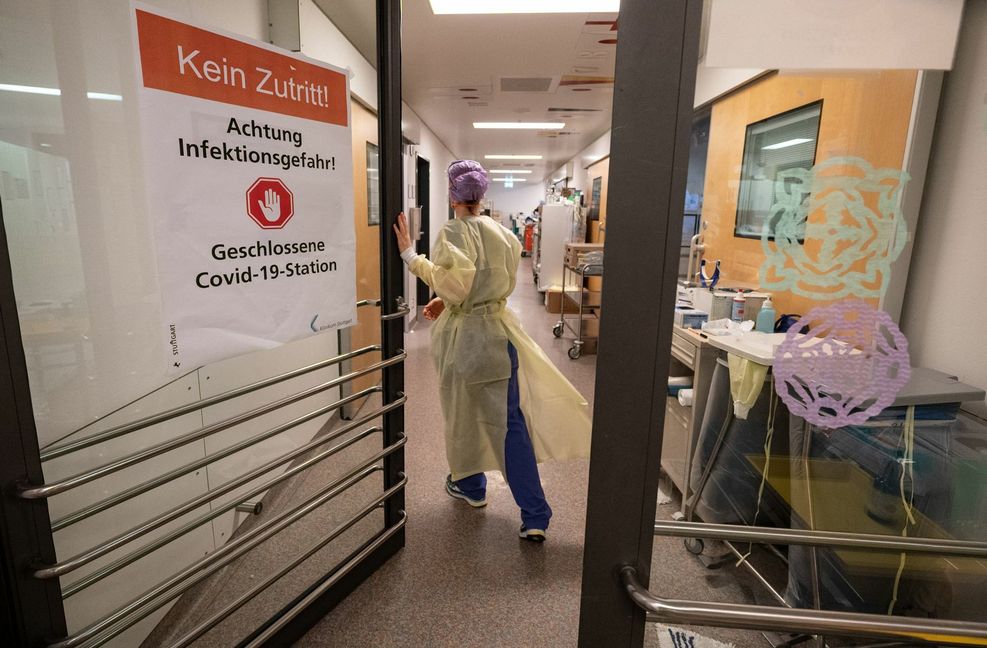 Die Kliniken brauchen jeden Mitarbeiter – daher trennt man sich höchst selten von ungeimpften Angestellten.