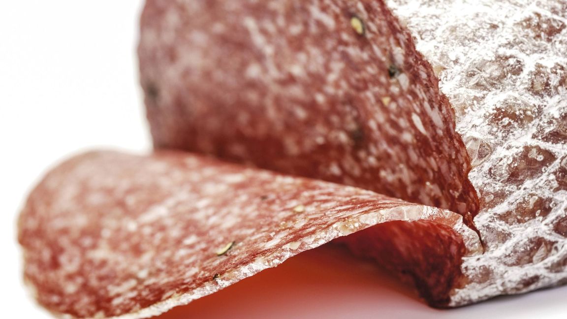 Nicht jede Salami aus dem Handel ist unbedenklich – auch Hofläden und Bäcker sind betroffen.