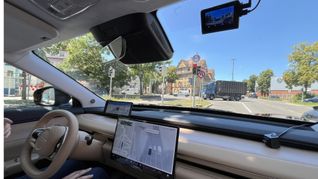 Hände weg vom Steuer: Das Auto findet sich in Stuttgart-Feuerbach selbst zurecht.