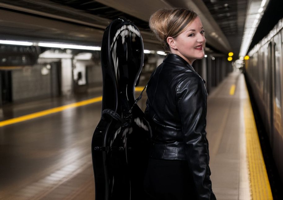 Alexandra Netzold spielt das Violoncello.