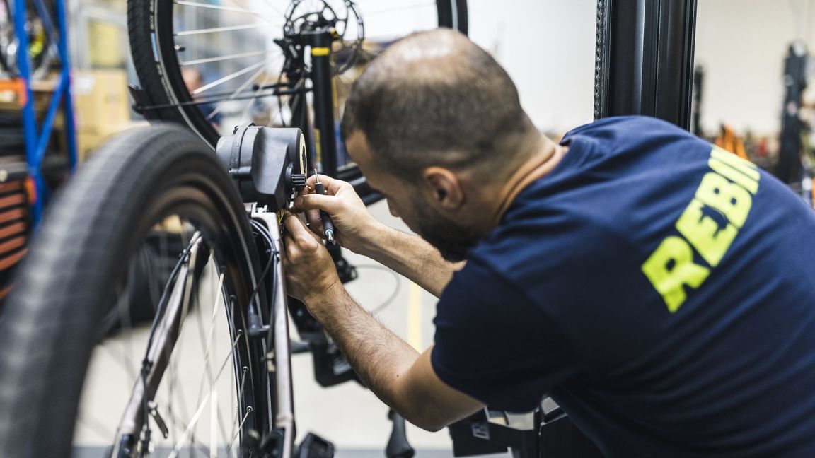 Mitarbeiter im Instandsetzungszentrum in Kempten
