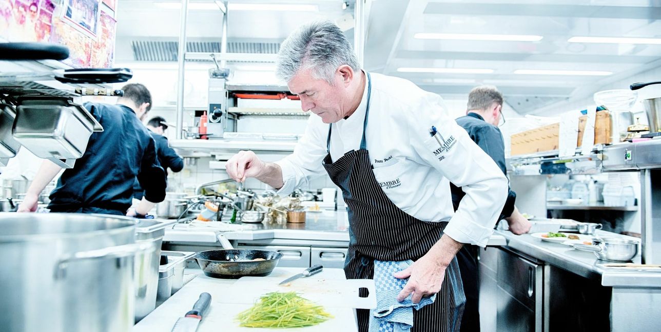 Über den Ehninger Franz Feckl schreibt der Guide Michelin unter anderem: „Beispielhafte Gastgeber, ausgezeichnetes Handwerk, viel Gefühl.“Bild: Nüßle