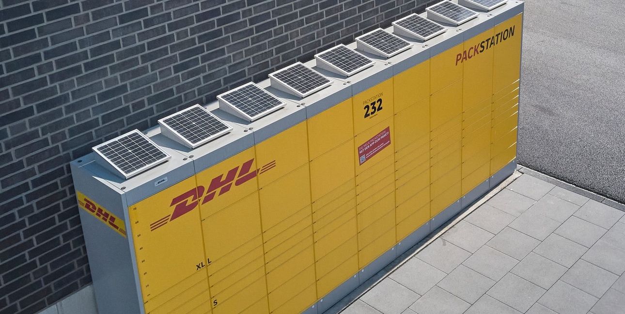 So sieht die solarbetriebene DHL-Packstation in Holzgerlingen aus.