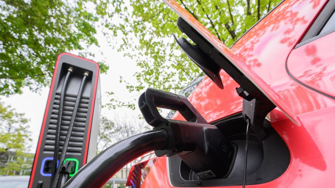 In der EU hatte 2023 nur jedes siebte neu zugelassene Auto einen Elektroantrieb.