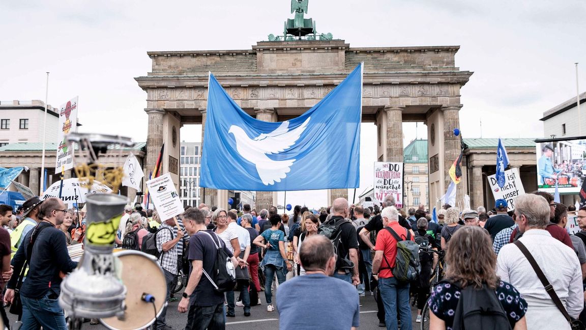 Mit dem Ende der Corona-Pandemie fiel ein wichtiges Thema der sogenannten Querdenker-Szene weg. (Archivbild)