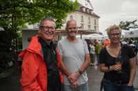 Zum Abschluss der Biennale feierten die Menschen vor dem Rathaus.