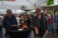 Zum Abschluss der Biennale feierten die Menschen vor dem Rathaus.