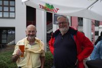 Zum Abschluss der Biennale feierten die Menschen vor dem Rathaus.