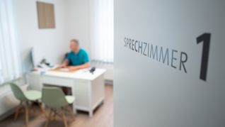 Viele Hausärzte in Deutschland sind über 60 Jahre alt. (Symbolbild)