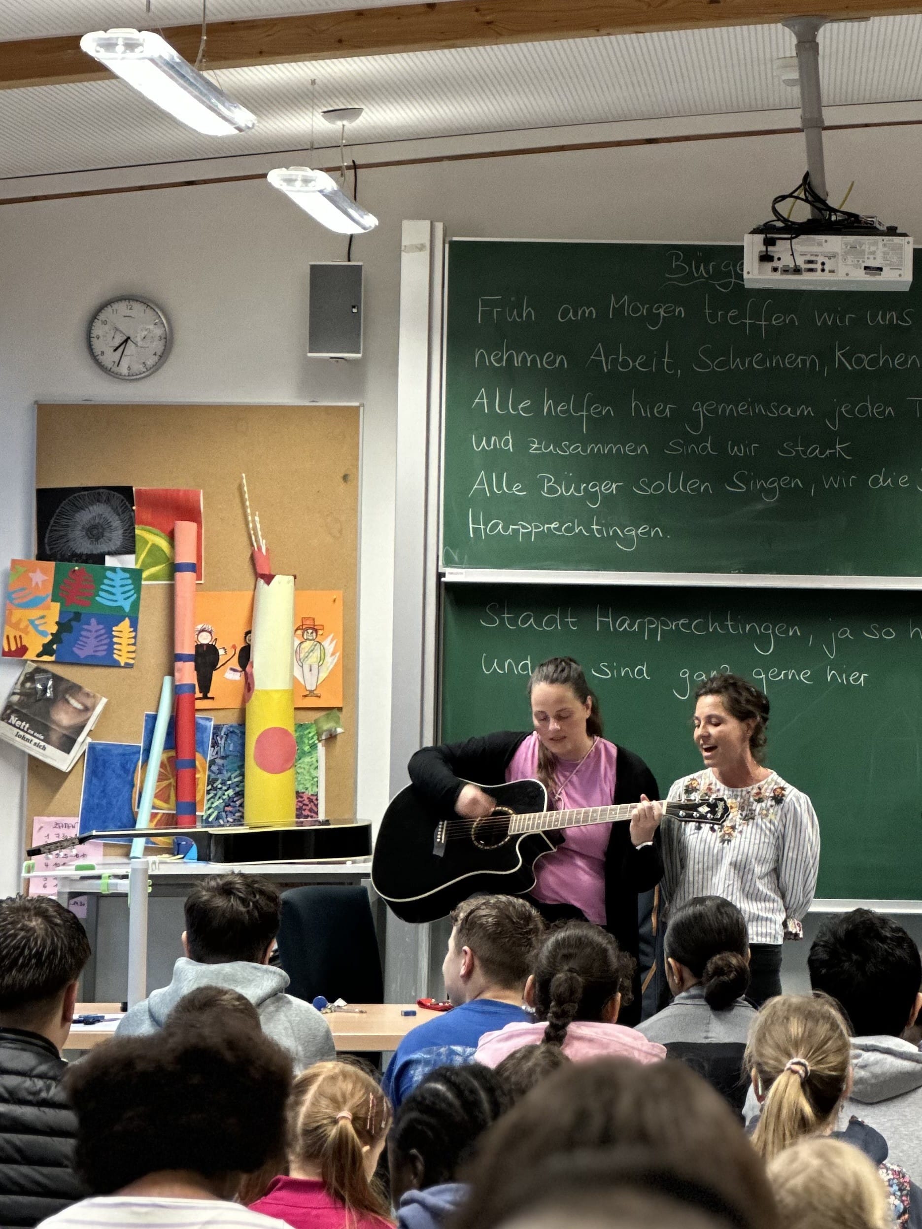 Gemeinsam stark: Der Bürgersong bringt Schüler und Lehrer jeden Morgen in Einklang.