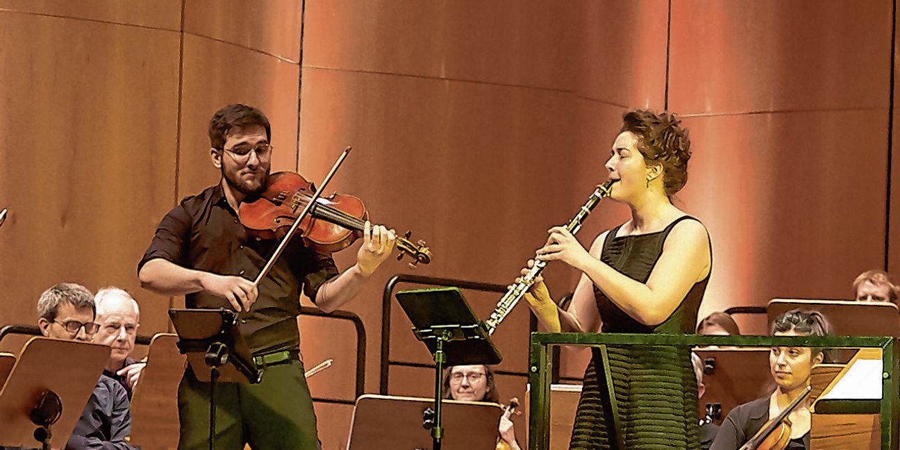 Beim „Konzert im Frühling“ des Sinfonieorchesters Sindeflingen: Lukas Hanke und Viviane Rieke.