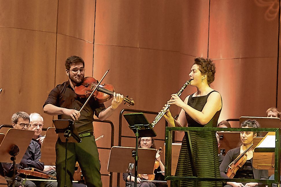 Beim „Konzert im Frühling“ des Sinfonieorchesters Sindeflingen: Lukas Hanke und Viviane Rieke.