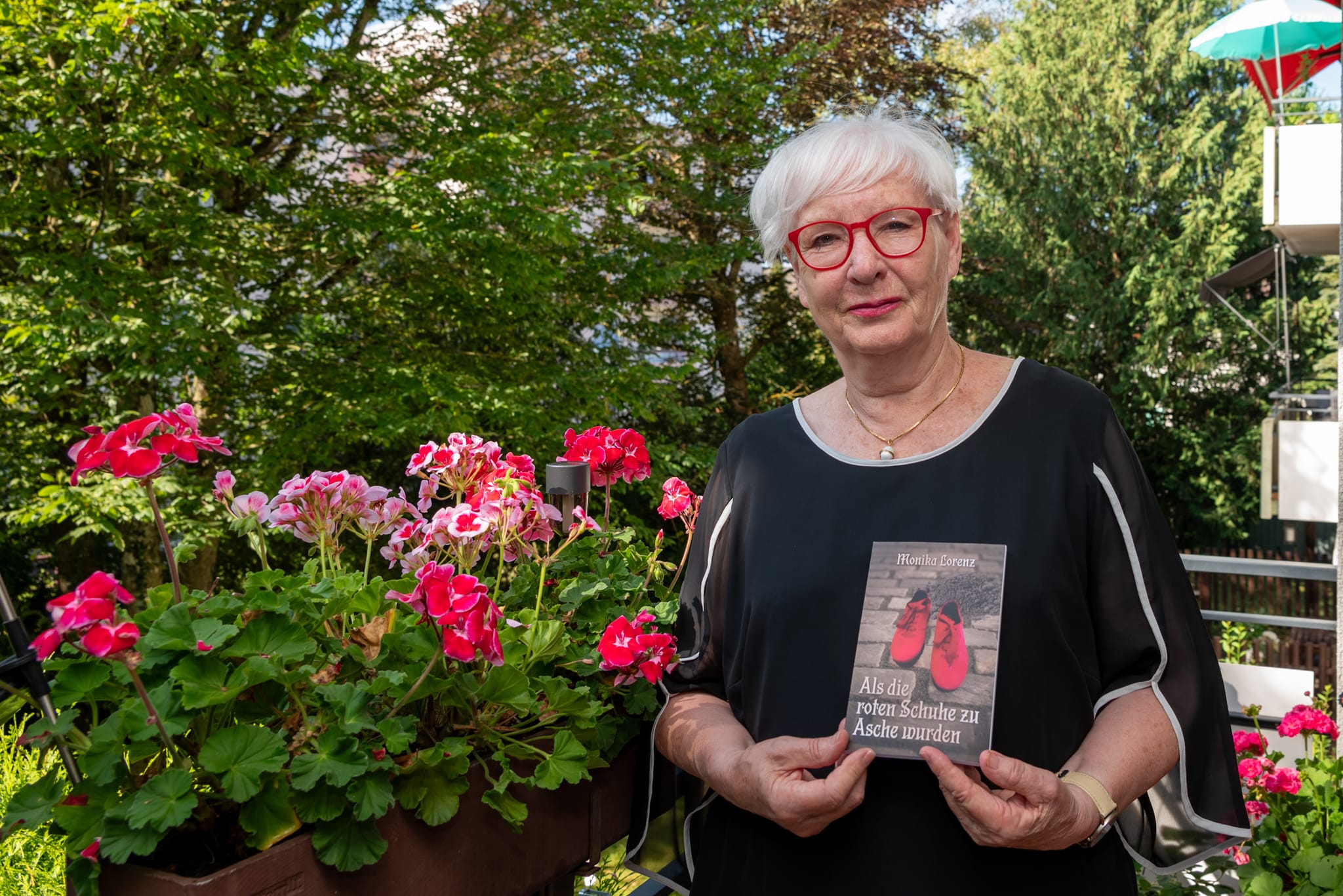 Monika Lorenz schildert in ihrem Buch Kriegserlebnisse.