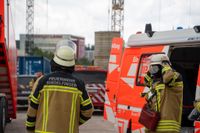 Die Sindelfinger Feuerwehr übte gemeinsam mit der Böblinger Feuerwehr den Ernstfall: In der südlichen Tunnelröhre ist ein Feuer ausgebrochen. Sie müssen den Brand löschen und die Personen im Tunnel suchen und retten.