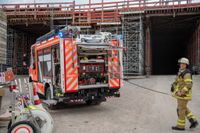 Die Sindelfinger Feuerwehr übte gemeinsam mit der Böblinger Feuerwehr den Ernstfall: In der südlichen Tunnelröhre ist ein Feuer ausgebrochen. Sie müssen den Brand löschen und die Personen im Tunnel suchen und retten.