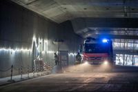 Die Sindelfinger Feuerwehr übte gemeinsam mit der Böblinger Feuerwehr den Ernstfall: In der südlichen Tunnelröhre ist ein Feuer ausgebrochen. Sie müssen den Brand löschen und die Personen im Tunnel suchen und retten.