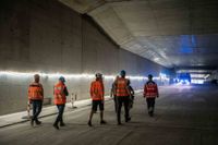 Die Sindelfinger Feuerwehr übte gemeinsam mit der Böblinger Feuerwehr den Ernstfall: In der südlichen Tunnelröhre ist ein Feuer ausgebrochen. Sie müssen den Brand löschen und die Personen im Tunnel suchen und retten.