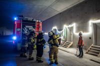 Die Sindelfinger Feuerwehr übte gemeinsam mit der Böblinger Feuerwehr den Ernstfall: In der südlichen Tunnelröhre ist ein Feuer ausgebrochen. Sie müssen den Brand löschen und die Personen im Tunnel suchen und retten.