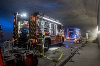Die Sindelfinger Feuerwehr übte gemeinsam mit der Böblinger Feuerwehr den Ernstfall: In der südlichen Tunnelröhre ist ein Feuer ausgebrochen. Sie müssen den Brand löschen und die Personen im Tunnel suchen und retten.