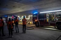 Die Sindelfinger Feuerwehr übte gemeinsam mit der Böblinger Feuerwehr den Ernstfall: In der südlichen Tunnelröhre ist ein Feuer ausgebrochen. Sie müssen den Brand löschen und die Personen im Tunnel suchen und retten.