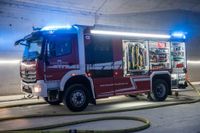 Die Sindelfinger Feuerwehr übte gemeinsam mit der Böblinger Feuerwehr den Ernstfall: In der südlichen Tunnelröhre ist ein Feuer ausgebrochen. Sie müssen den Brand löschen und die Personen im Tunnel suchen und retten.