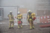 Die Sindelfinger Feuerwehr übte gemeinsam mit der Böblinger Feuerwehr den Ernstfall: In der südlichen Tunnelröhre ist ein Feuer ausgebrochen. Sie müssen den Brand löschen und die Personen im Tunnel suchen und retten.