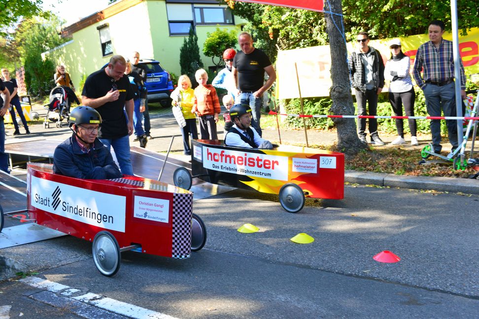 Am Start zum Prominentenrennen noch gleichauf: Christian Gangl (links) und Frank Hofmeister.	Bild: Stampe