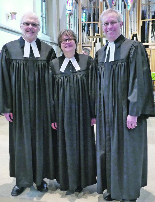 Dieter und Christina Heugel mit Dekan Dr. Bernd Liebendörfer (rechts). Bild: Lück