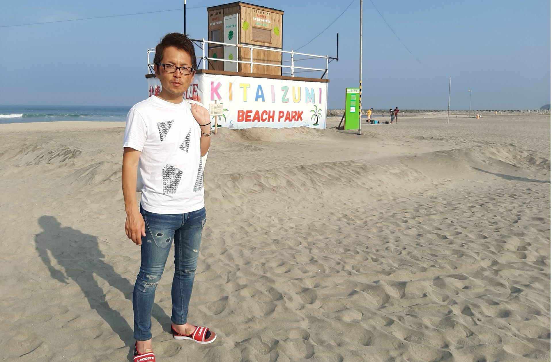 Ein Strand wie aus dem Bilderbuch – aber mit einem gewaltigen Imageproblem: Jin Baba in Minamisoma nahe der Kraftwerksruine. Foto: Felix Lill
