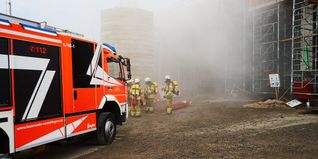 Rauch dringt aus der Südröhre: Das ist das Übungsszenario am Samstag für die Sindelfinger und Böblinger Feuerwehren. Der Rauch wurde mit Nebelmaschinen simuliert.