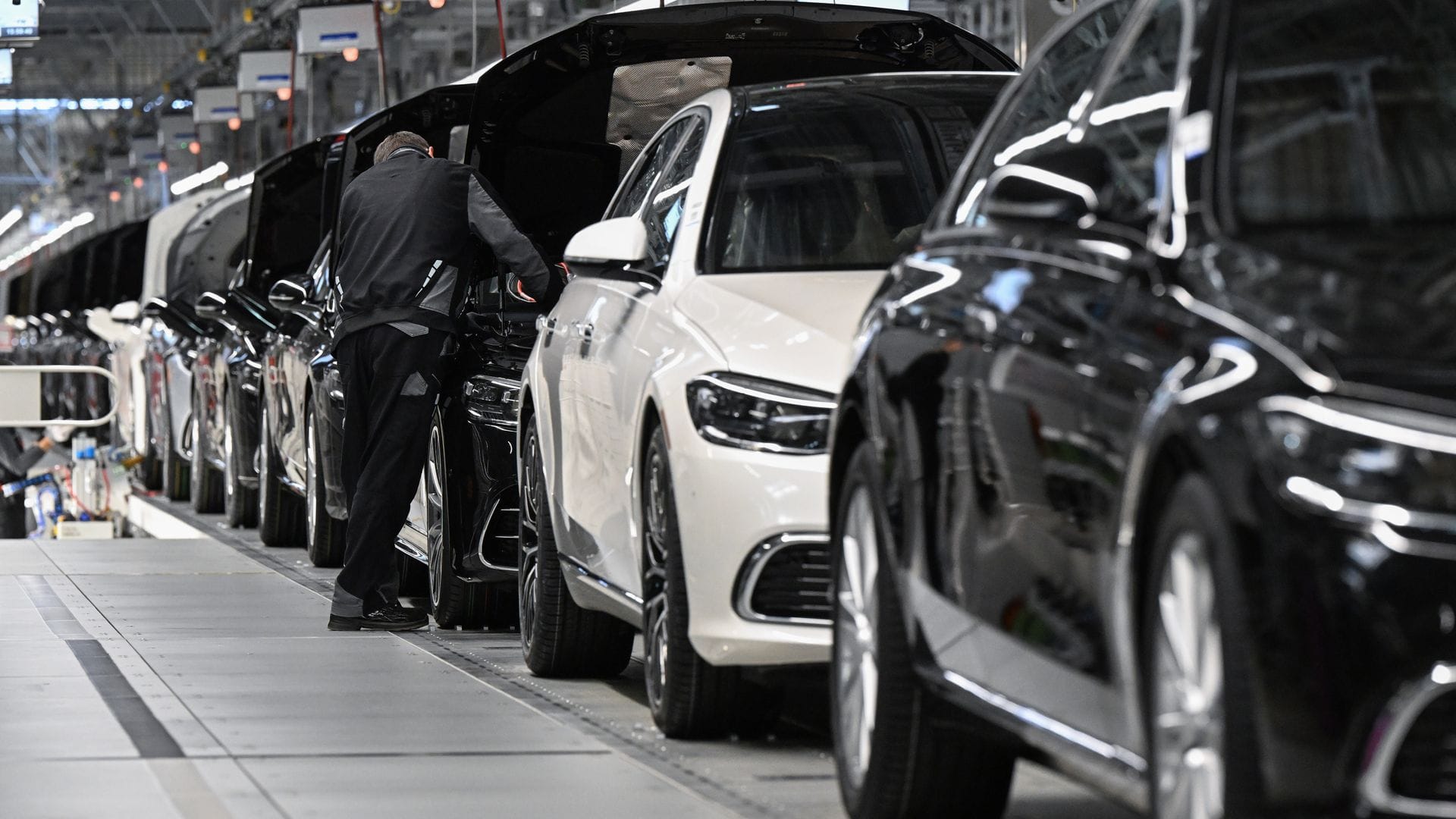 Mercedes-Produktion in Sindelfingen. Gerade im Premiumsegment ist die deutsche Autoindustrie stark. (Archivbild)
