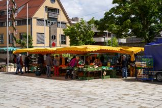 Die bereits erfolgte Erweiterung des Holzgerlinger Wochenmarkts ist eine Maßnahme, um mehr Frequenz in die Stadt zu bringen.