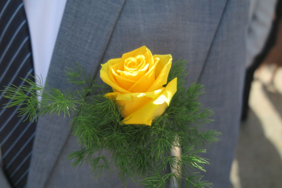Eine gelbe Rose für die Jüngsten aus dem Jahrgang 1969. Bild: Groß