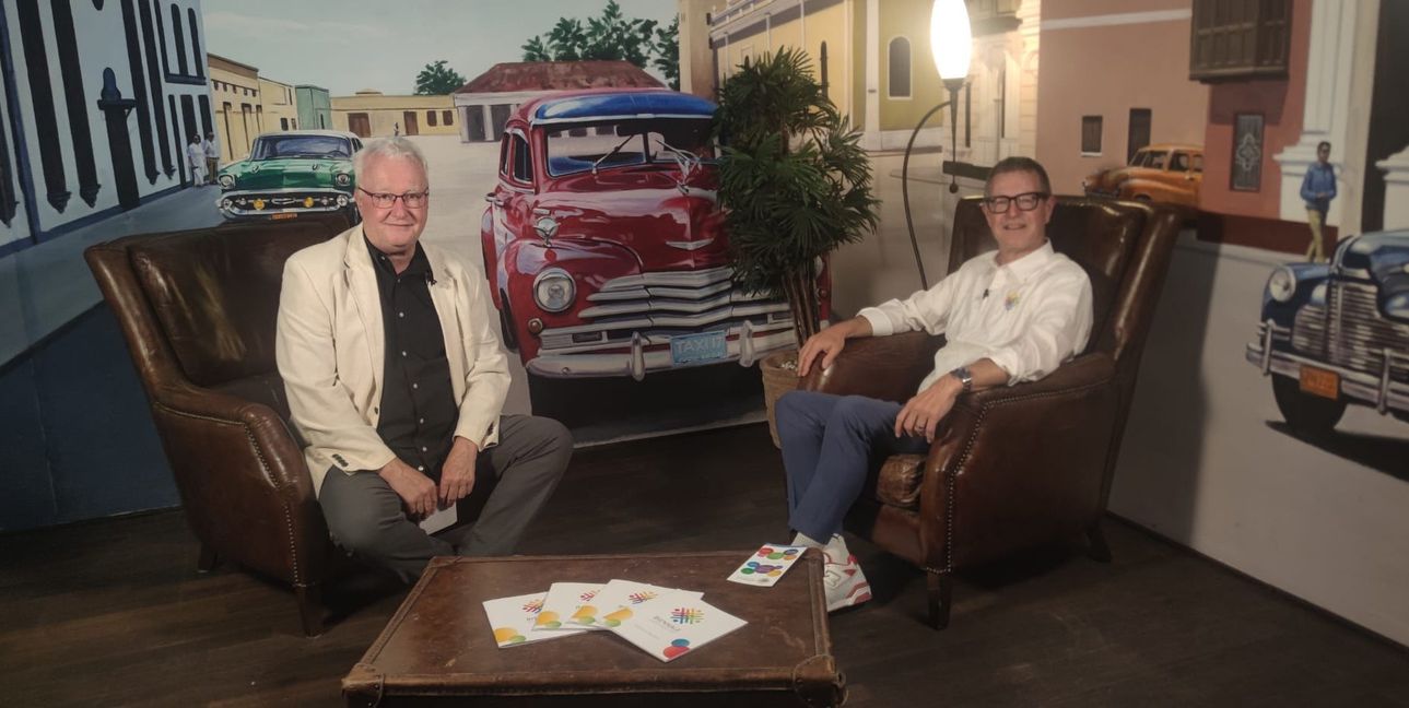 80 Veranstaltungen in rund 4 Wochen - das ist die Sindelfinger Biennale 2025. Sindelfingens Kulturamtsleiter Markus Nau (rechts) gibt im Stadtgespräch Böblingen mit Hans-Jörg Zürn (Sindelfinger Zeitung/Böblinger Zeitung) bei Regio TV Einblicke in dieses besondere Kulturprojekt.