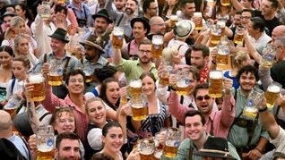 "Die Krüge hoch!" (Archivbild)