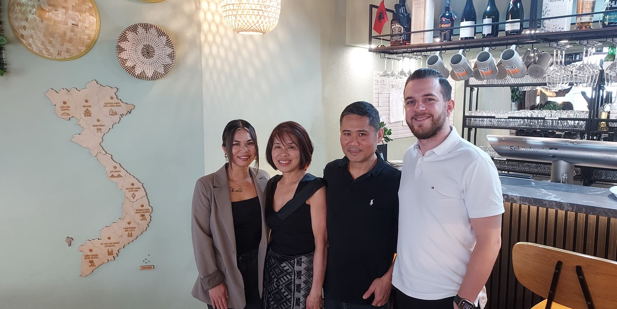 Das Restaurant Adu’My in Böblingen ist Familiensache: Ha My Kastrati, ihre Eltern Thuy Mai Vu und Minh Tra Thai sowie Ehemann Adhurim Kastrati (von links).