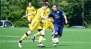 Darmsheims Kapitän Simon Lindner (blaues Trikot), kehrt aus Südkorea zurück und ist gegen den VfL Sindelfingen einsatzbereit.