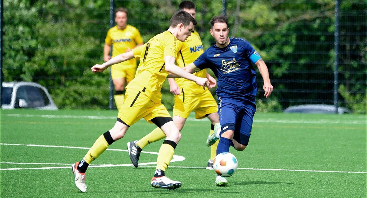 Darmsheims Kapitän Simon Lindner (blaues Trikot), kehrt aus Südkorea zurück und ist gegen den VfL Sindelfingen einsatzbereit.